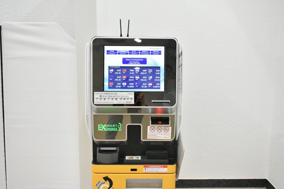 Currency exchange machine